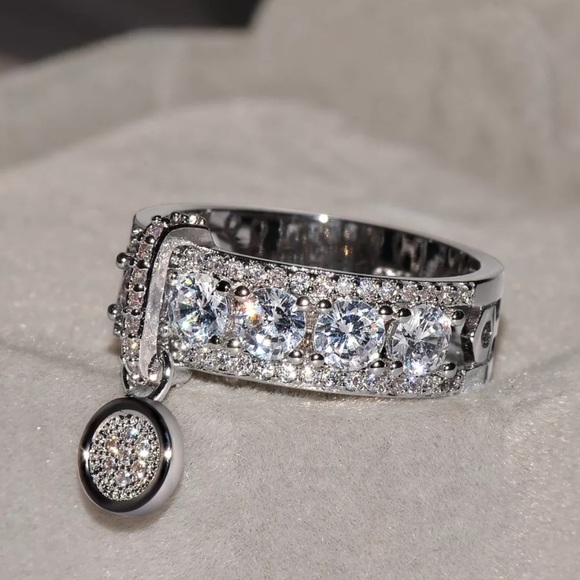 UNIQUE CHARM Size 7 Black Statement Ring with GIFT Bag - Picture 4 of 10